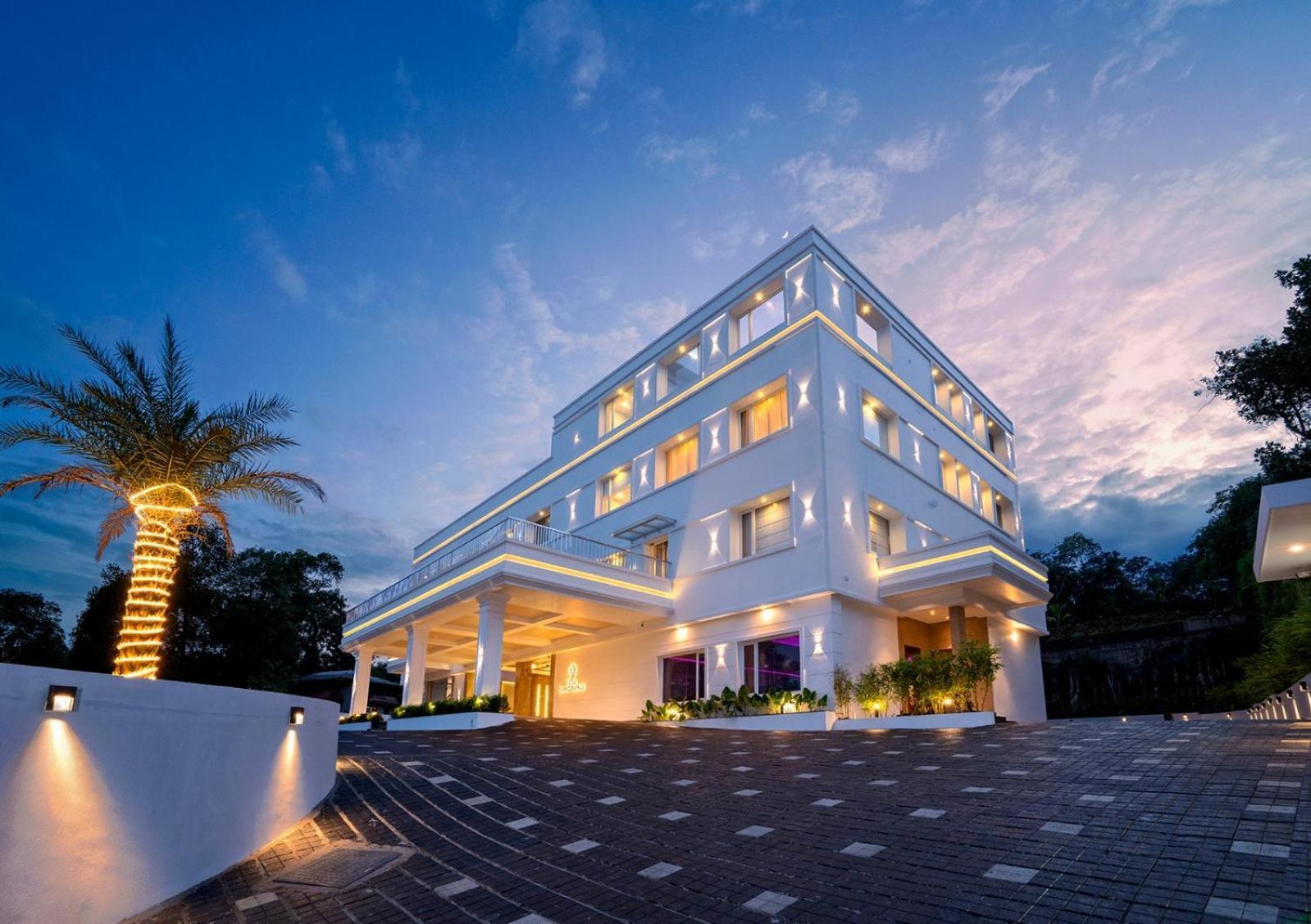 Hotel Grand Avenue Pambadi 외부 사진